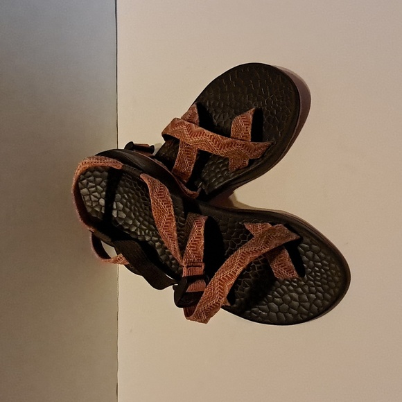 Woman’s Chaco Z2 Classic Beaded Rose Size 6 - Picture 1 of 9